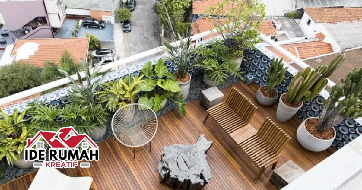 Taman Rooftop untuk Area Outdoor yang Nyaman 2 Rooftop minimalis modern dengan area hijau